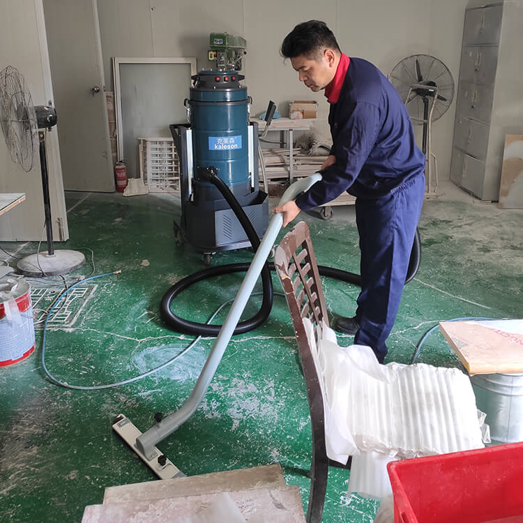 車(chē)間用吸塵器使用注意事項(xiàng) 車(chē)間用吸塵器使用注意事項(xiàng)