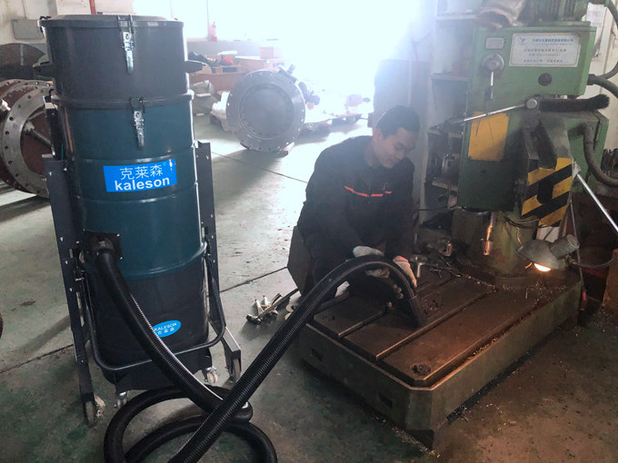 廠房地面清潔設(shè)備選購(gòu)從哪幾個(gè)方面下手 廠房地面清潔設(shè)備選購(gòu)從哪幾個(gè)方面下手