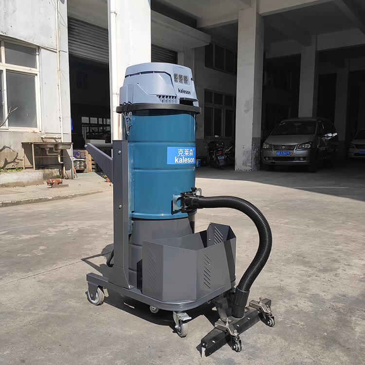 吸塵器在吸的時(shí)候，機(jī)頭上會(huì)有熱風(fēng)排出來是正常的嗎